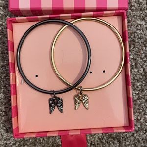 These are two Victoria secret brackets